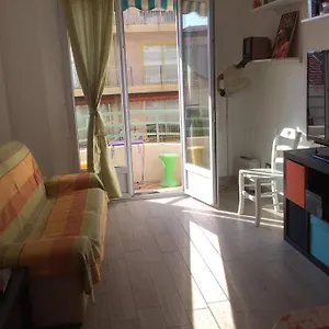 Centre Proche Et Commerces 60m2 Antibes