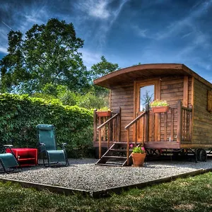 la-roulotte.hotels-rhonealpes.com/
